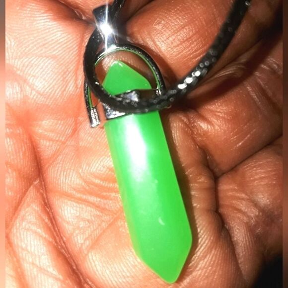 Hand crafted green glow in the dark pendant - Picture 6 of 7